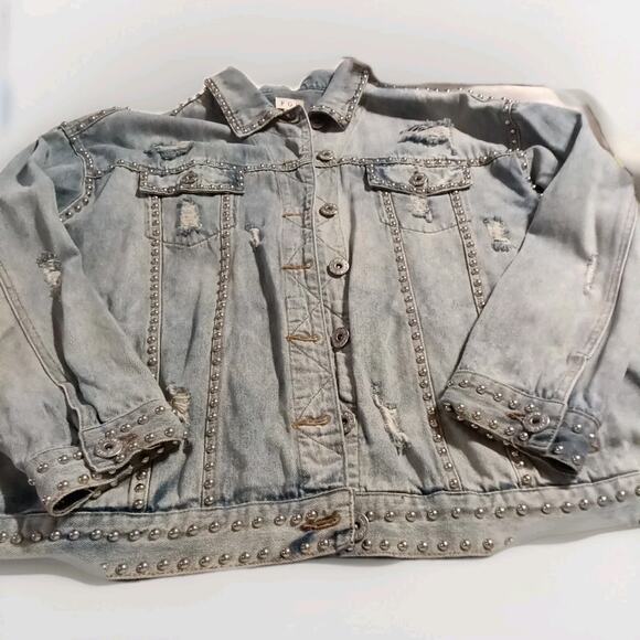 POL Women's Medium Studded Distressed Denim Jean Jacket Light Wash Trucker Coat - Picture 2 of 9